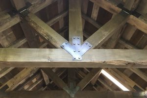 custom home building beams of house